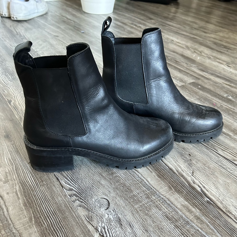 urban outfitters black chelsea boots